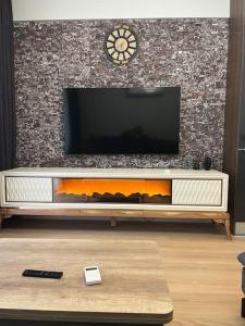 Μια τηλεόραση ή/και κέντρο ψυχαγωγίας στο Cordonn residence apart1