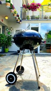 a grill sitting on a stand in front of a house at Gago Apartments in Struga