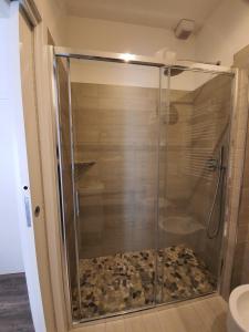 a shower with a glass door in a bathroom at Hotel Villa Esedra in Bellaria-Igea Marina