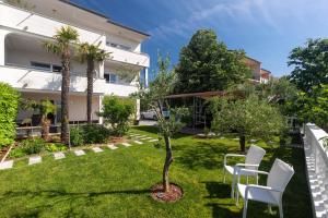 Vonkajšia záhrada v ubytovaní Apartments Oleander