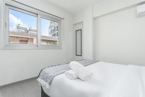 Postel nebo postele na pokoji v ubytování Amore 2-BR Apt By Finikoudes