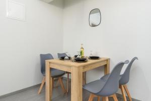 Fotografie z fotogalerie ubytování Amore 2-BR Apt By Finikoudes v destinaci Larnaka