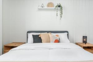 Postel nebo postele na pokoji v ubytování Amore 2-BR Apt By Finikoudes