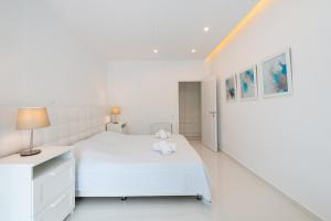 Cama ou camas em um quarto em Aeri Villas & Apartments