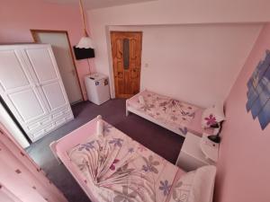 Postel nebo postele na pokoji v ubytování Guesthouse Flora