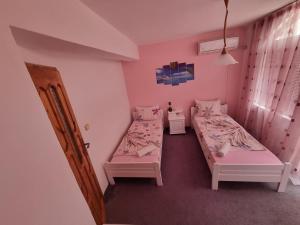 Postel nebo postele na pokoji v ubytování Guesthouse Flora