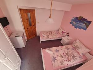 Postel nebo postele na pokoji v ubytování Guesthouse Flora