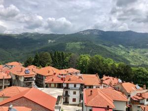 Nespecifikovaný výhled na hory nebo výhled na hory při pohledu z hotelu