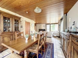 Kuchyň nebo kuchyňský kout v ubytování Villa Maurice close to the beach