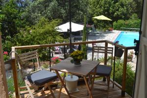 Bazén v ubytování Appartement T2 nebo v jeho okolí + 8 fotografií