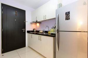 a kitchen with a refrigerator and a sink at Condo Studio Luxe in Princeton Residences in Manila