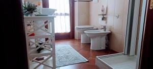 A bathroom at Casa Lilla 1 e 2