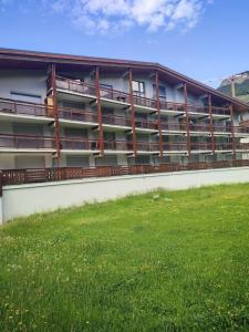 a large building with a grass field in front of it at Studio 4-6 couchages.pied des pistes.Résidence Montana1 in Les Deux Alpes