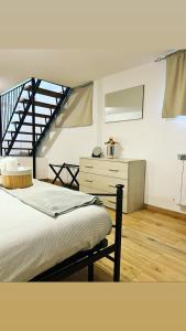 Postel nebo postele na pokoji v ubytování 85 mjka house free parking COMO