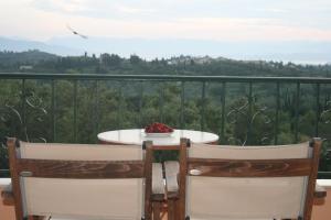 En balkong eller terrasse på Quality Suite, Tranquility, Sea Views, Breeze