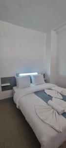 Ένα ή περισσότερα κρεβάτια σε δωμάτιο στο Hotel Aboukir