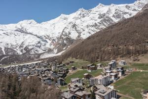 a village in front of a snow covered mountain at Haus Slalom in Saas-Fee