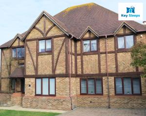 a large brick house with a brown roof at Huge House At Keysleeps Short Lets Milton Keynes With Free Parking Contractor Leisure in Loughton