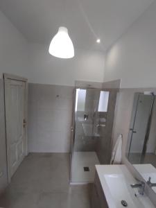Koupelna v ubytování Deluxe Family Suite + 21 fotografií
