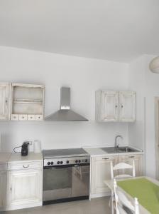 Kuchyň nebo kuchyňský kout v ubytování Deluxe Family Suite