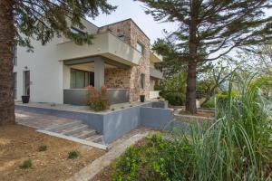 Το κτήριο όπου στεγάζεται  το διαμέρισμα