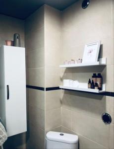 Et badeværelse på Piso Jùlia + 22 billeder