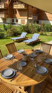 Vonkajšia záhrada v ubytovaní 4-room apartment with garden, gym and shared spa
