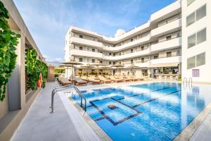 Πισίνα στο ή κοντά στο Nicolas Grand Suites, Adults Only