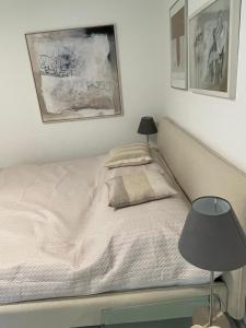 A bed or beds in a room at Gästehaus Härb