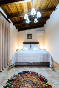 a bedroom with a large bed with a wooden ceiling at VILLA ELAIONAS in Stérnai