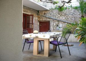 a table and chairs in a room with a kitchen at Central Eden - ZF Hvar in Hvar