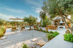 Κήπος έξω από το VILLA ELAIONAS