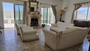 Χώρος καθιστικού στο Stunning Villa with Pool, Table tennis, Table soccer and a Pool table