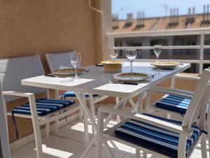 Balkón nebo terasa v ubytování Traditional Two Bed Apart In Torrevieja TV18