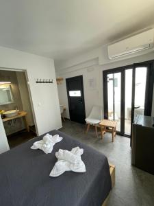 Postelja oz. postelje v sobi nastanitve Sun Springs Suites