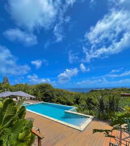 a view of a swimming pool and the ocean at Miragem Noronha in Fernando de Noronha