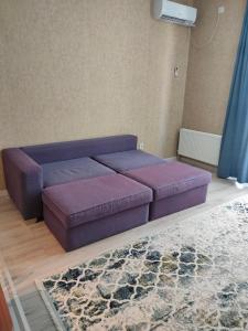 Een bed of bedden in een kamer bij 2 комнатная Нурсат ЖК Алтын Шанырак