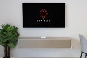 A television and/or entertainment centre at Livbnb Sparkling Studio Retreat in Heart of Dubai