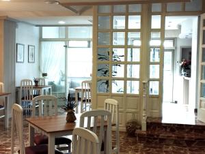 Restaurant ou autre lieu de restauration dans l'établissement Hotel Argibay