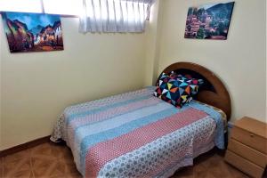Carlos Guest House 2 Cusco客房内的一张或多张床位