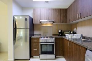 Kuchyň nebo kuchyňský kout v ubytování Spacious Studio in Astoria Residence JVC - Livbnb