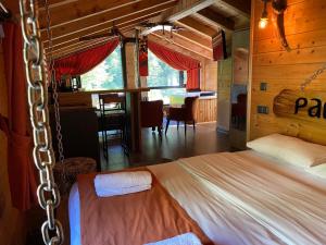 Postel nebo postele na pokoji v ubytování Ayder Paradise Otel