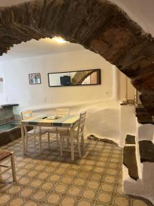 a dining room with a table and chairs at Cellar Falatados in Mési