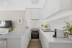 Kuchyň nebo kuchyňský kout v ubytování Silver Lux Studio 2 - City Center by HD PROPERTIES