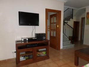 TV a/nebo společenská místnost v ubytování DUPLEX AL ANDALUS THALASSA
