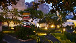 Vonkajšia záhrada v ubytovaní Urban Oasis Hostel