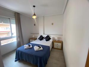 Posteľ alebo postele v izbe v ubytovaní Homely Apartments Las Salinas + 33 fotografií