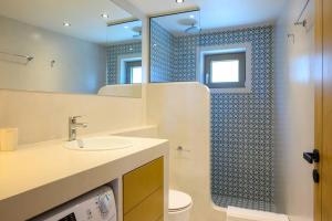 Koupelna v ubytování Manolis House + 27 fotografií