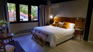 Cama ou camas em um quarto em 718 Rufino Petit Hotel