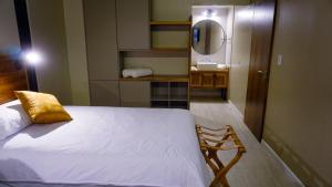 Cama ou camas em um quarto em 718 Rufino Petit Hotel